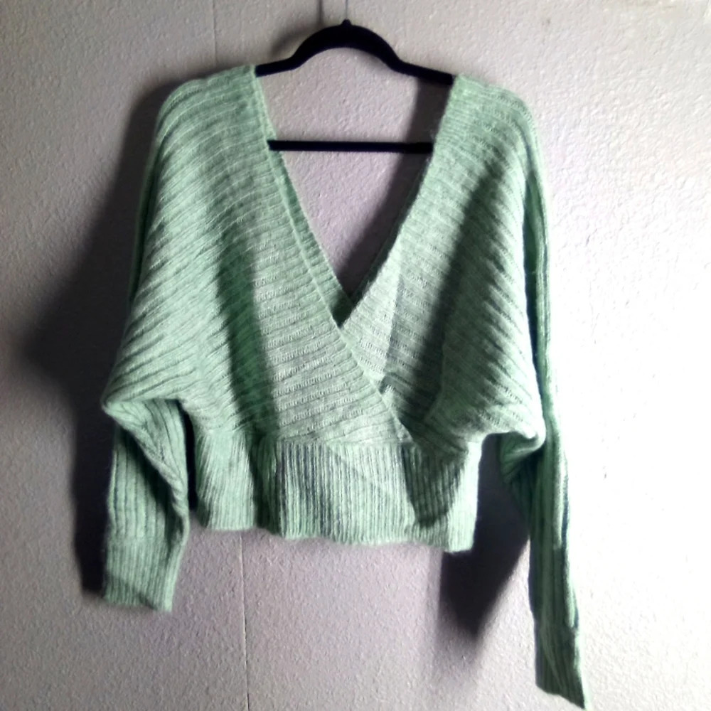Love crazy sweater size medium ( Bag K )